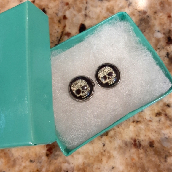 Jewelry - 10 mm Black and White Skull Stud Earrings